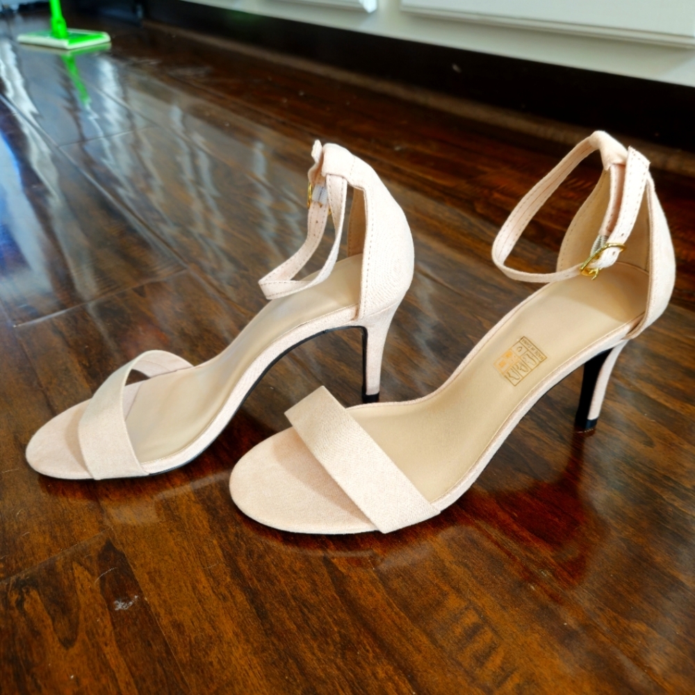 Beige heels 6.5 NEW